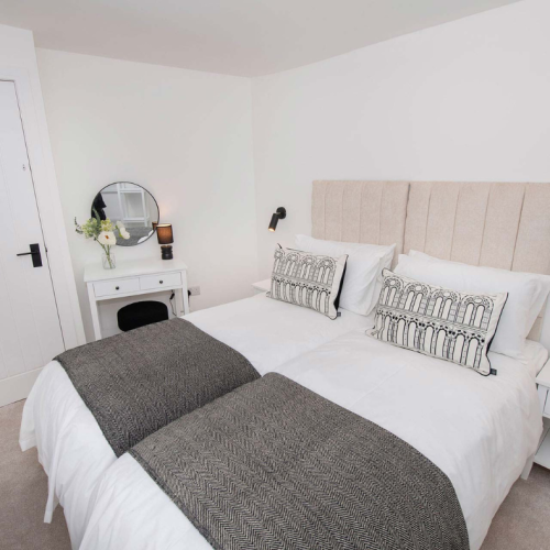 The Malt House bedroom two set up as twin beds