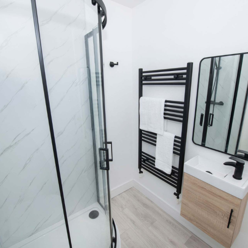 The Malt House upstairs bathroom - shower, radiator and sink